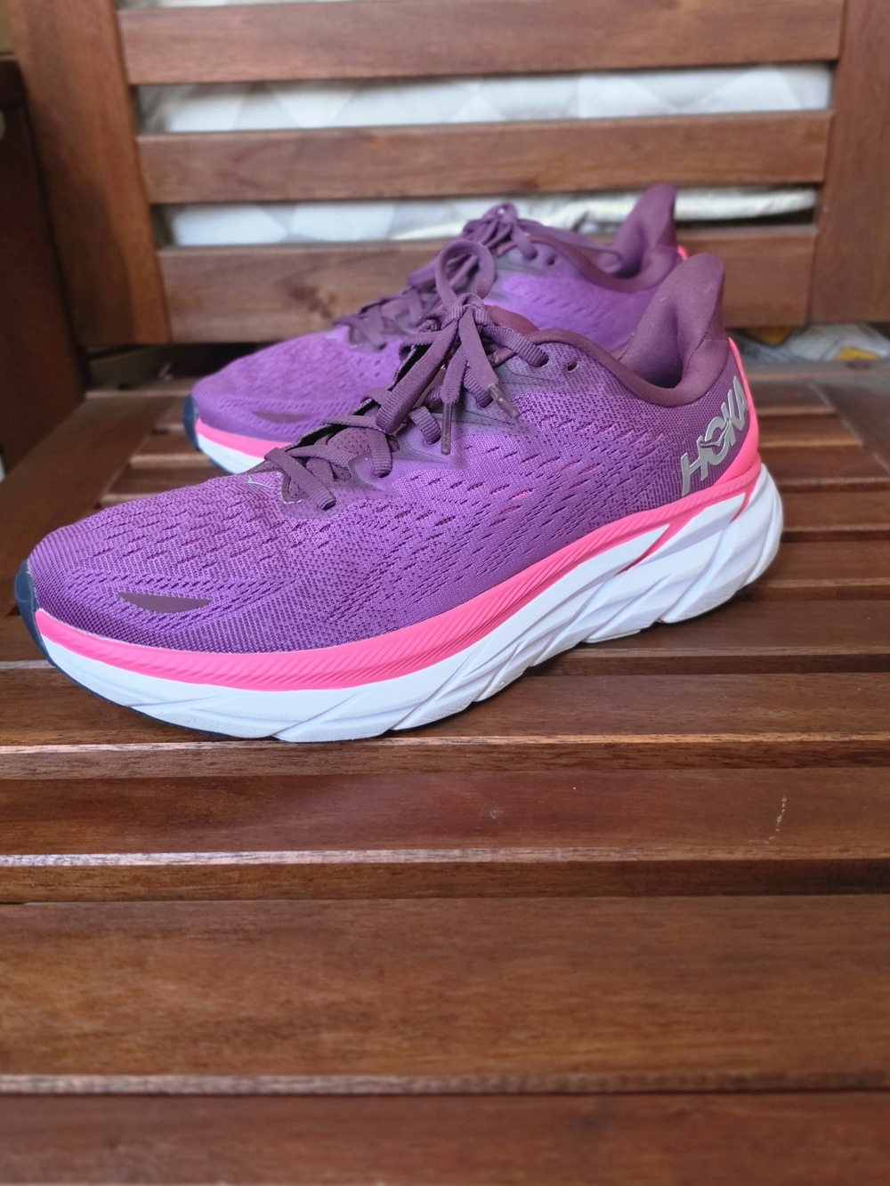 HOKA Clifton 8 running shoes Women's Size 9
